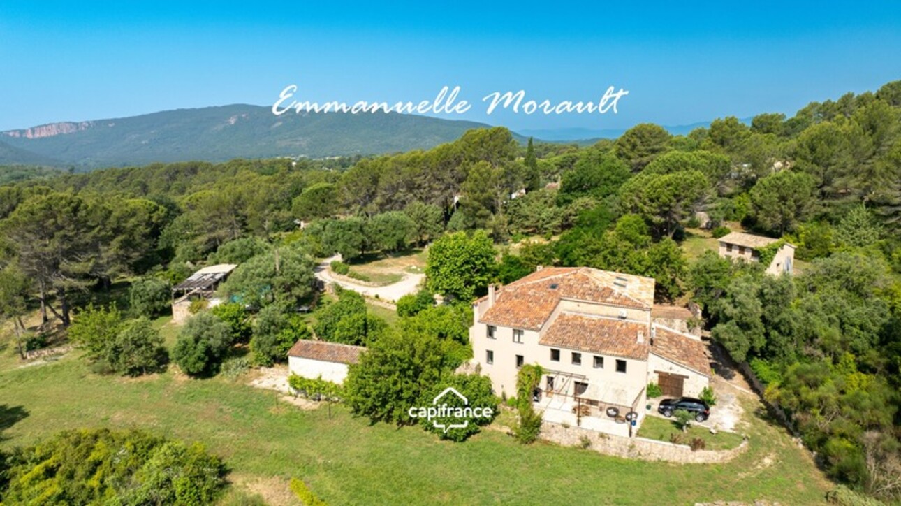 Photos 27 - Prestige - Grande Bastide Provençale - 10 pièces - terrain de 1.4 ha avec piscine, pool house et dépendances - BAGNOLS EN FORET (83)