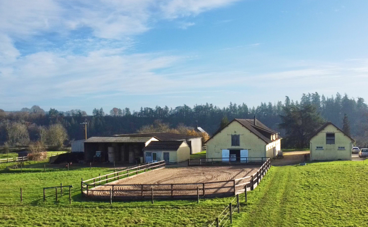 Photos 1 - Équestre - Écurie de 8,3 hectares clef en main