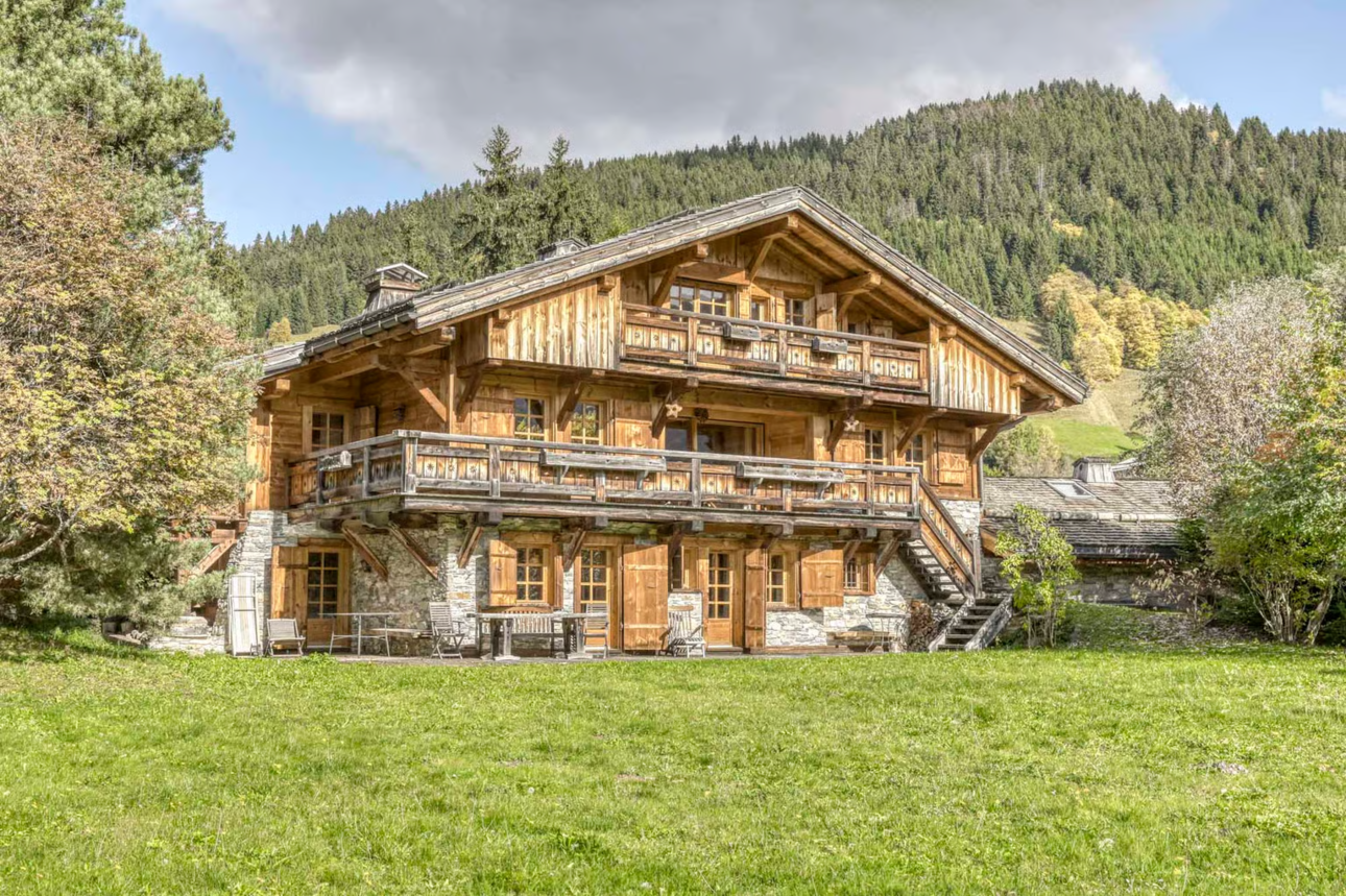 Achat d'un chalet à Megève : structurer et sécuriser une acquisition de prestige